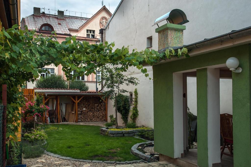 Penzion U Vinoteky Nymburk Exterior foto